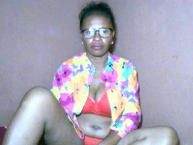 Nirinah2710 from BongaCams