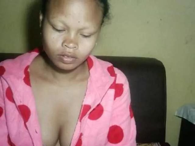 Pussy01lips from BongaCams