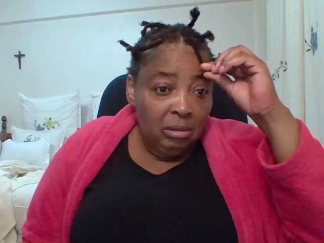 pussylips53 from BongaCams