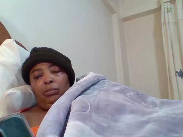 pussylips53 from BongaCams