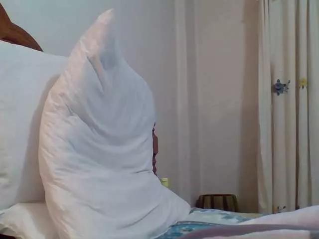 pussylips53 from BongaCams