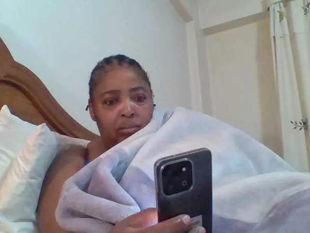pussylips53 from BongaCams