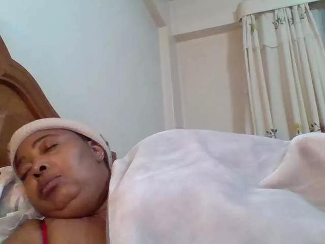 pussylips53 from BongaCams