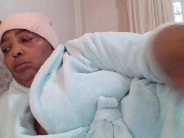 pussylips53 from BongaCams