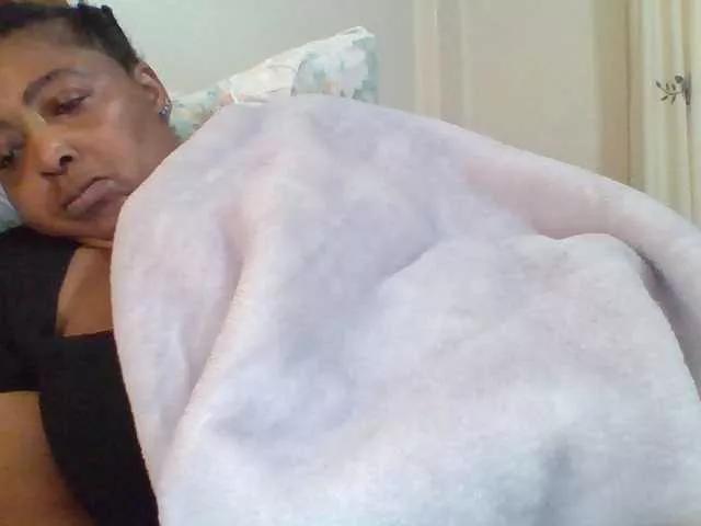pussylips53 from BongaCams