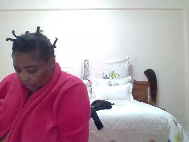 pussylips53 from BongaCams