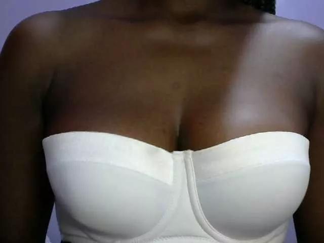 queen-innocent from BongaCams