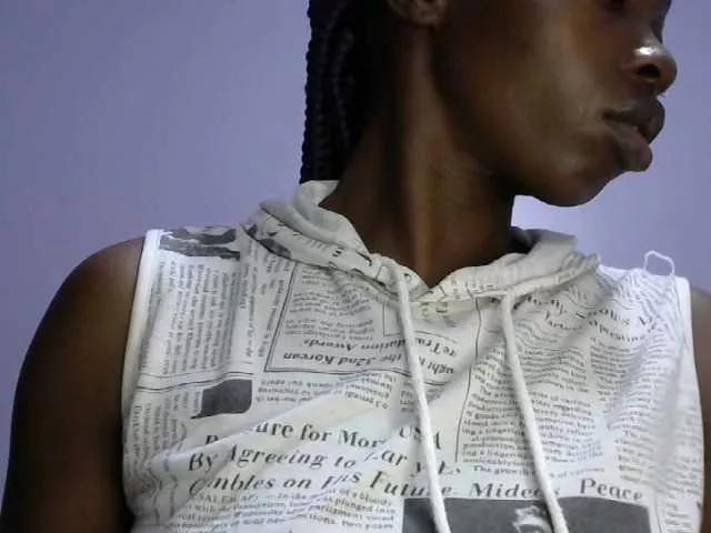 queen-innocent from BongaCams