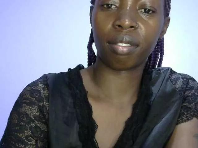 queen-innocent from BongaCams