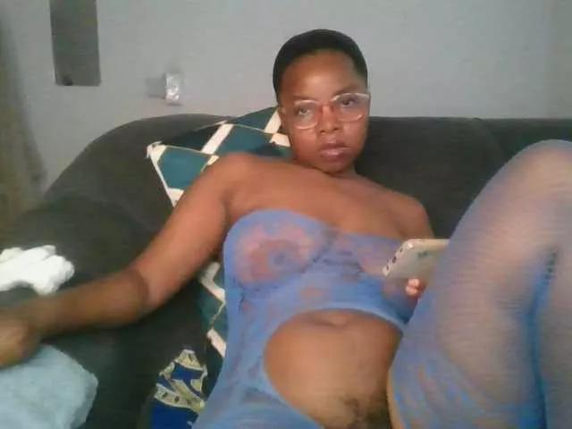 queen-joy123 from BongaCams