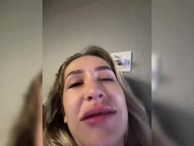 QueenKing from BongaCams
