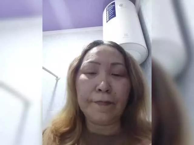 Qweentis from BongaCams