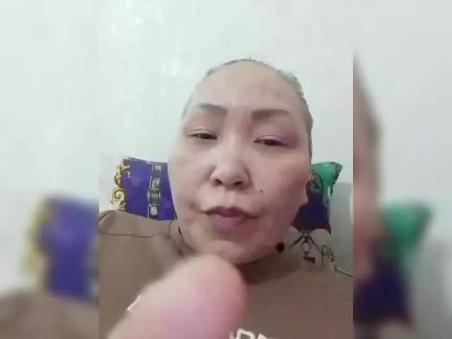 Qweentis from BongaCams