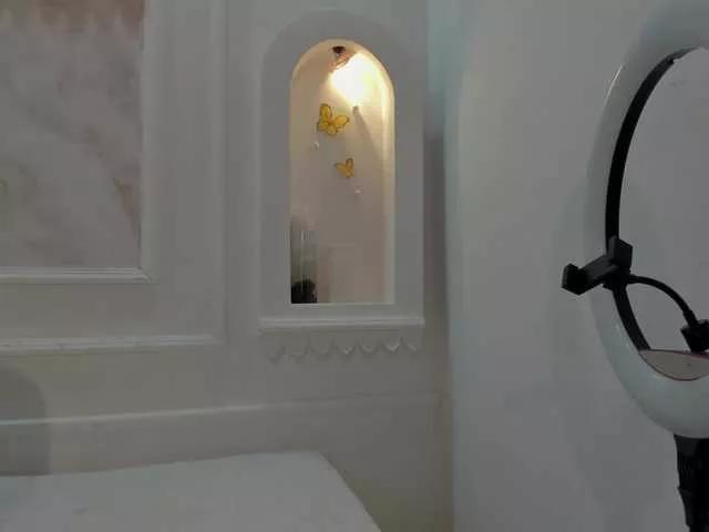 roxy-roux from BongaCams is Freechat