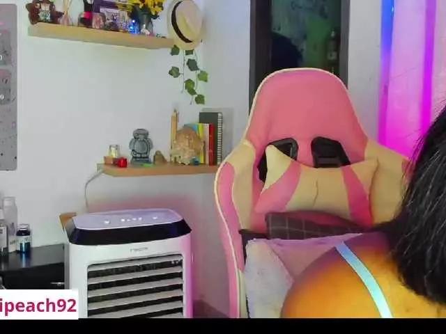 Sammypeach from BongaCams