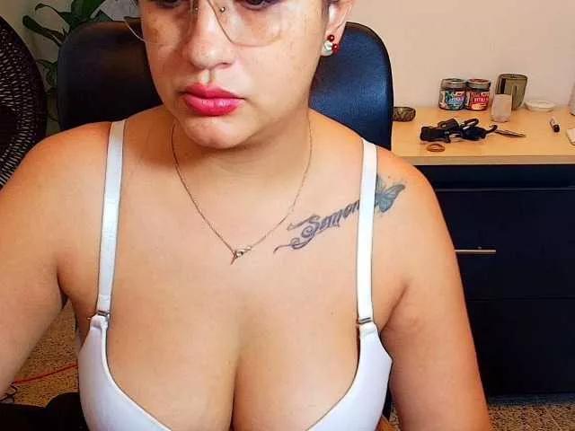 sara401 from BongaCams
