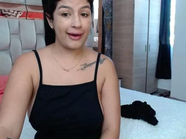 sara401 from BongaCams
