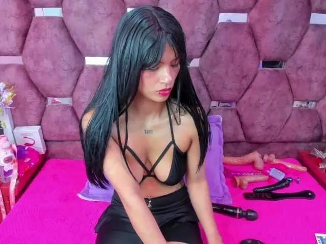 SaraLoveee from BongaCams