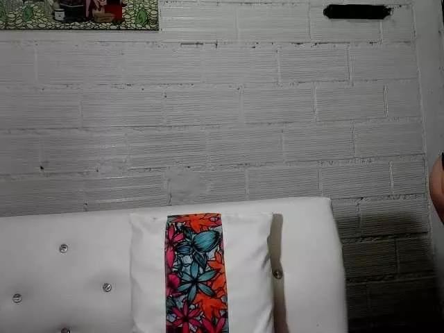 Sarasandle from BongaCams