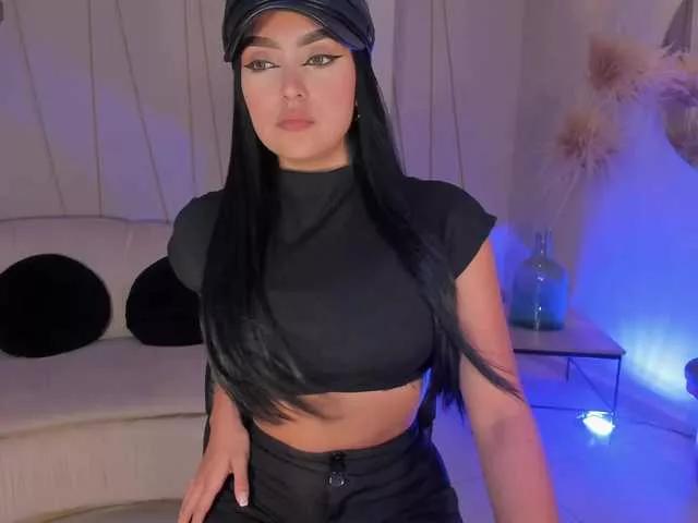 sarawinstone from BongaCams