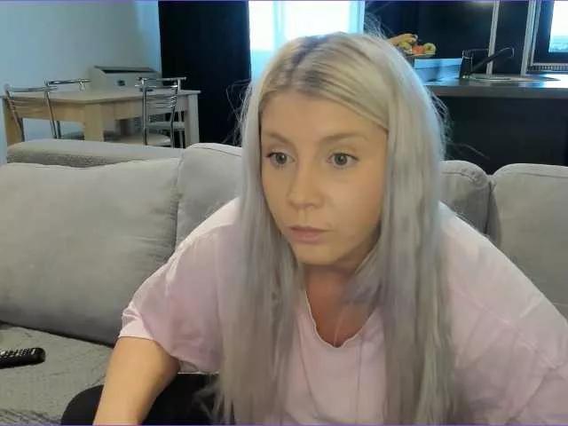 Sarrah8 from BongaCams