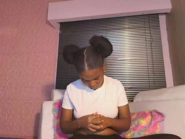 SashaLuxx from BongaCams