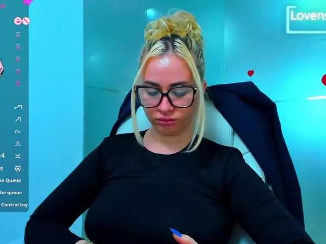 sassyqueen from BongaCams