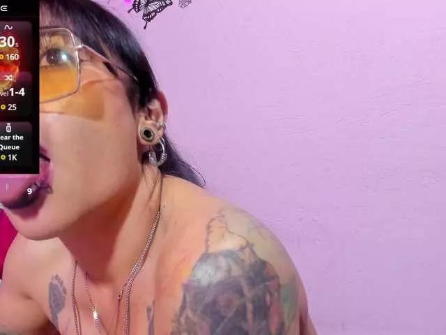 staacy37 from BongaCams