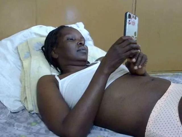 Sweet-mommy from BongaCams is Freechat