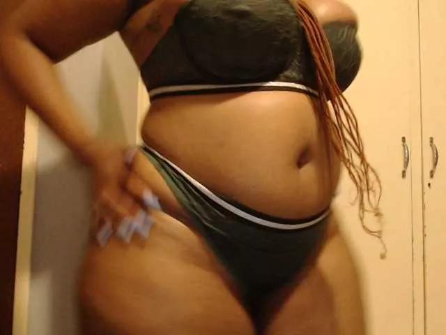 SweetApple from BongaCams