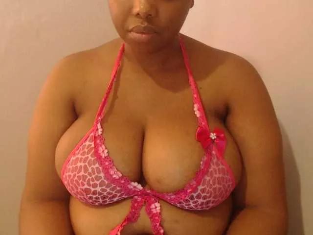 SweetApple from BongaCams