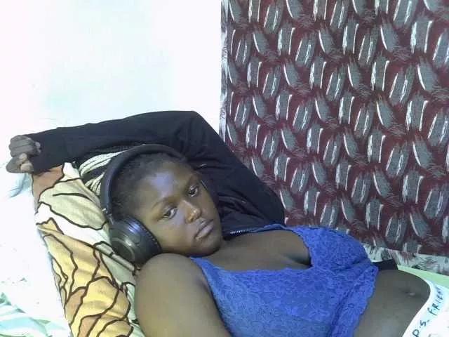 SweetHive from BongaCams