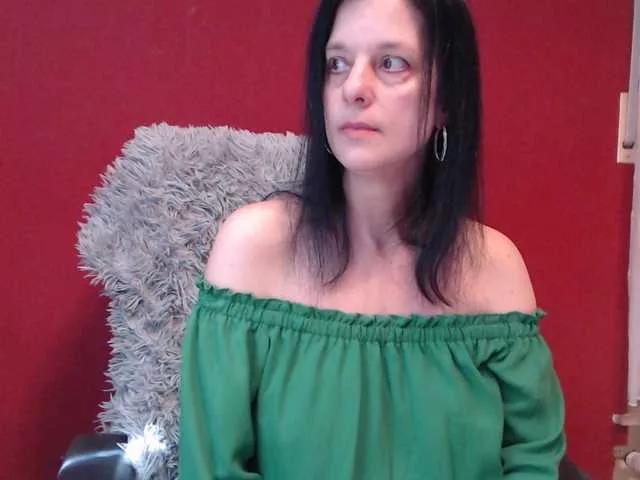 SweetLongLips from BongaCams
