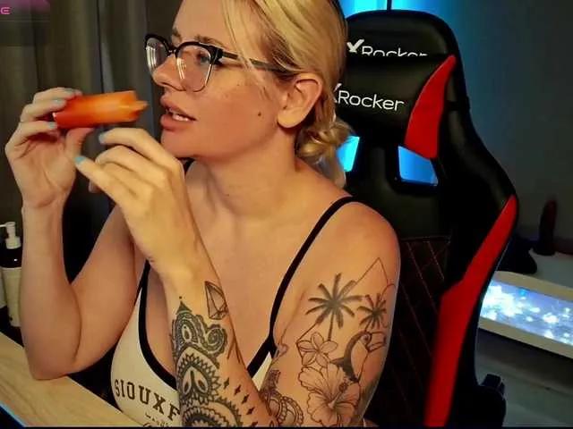 sweetshyann111 from BongaCams is Freechat