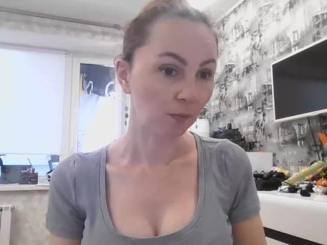 TessBertie from BongaCams