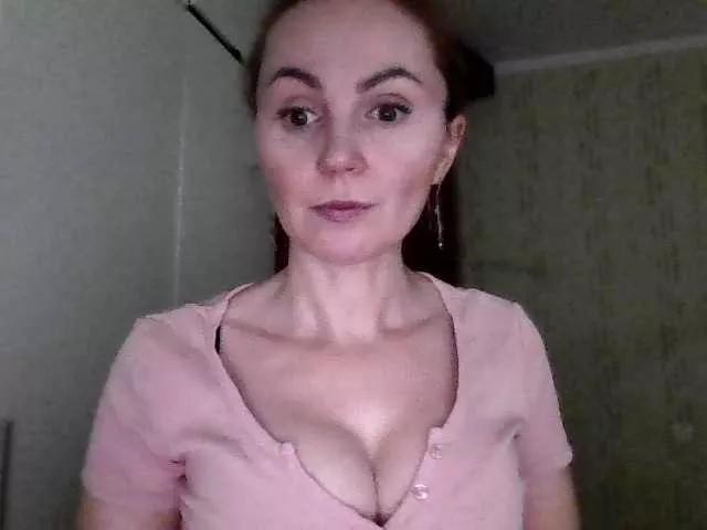 TessBertie from BongaCams