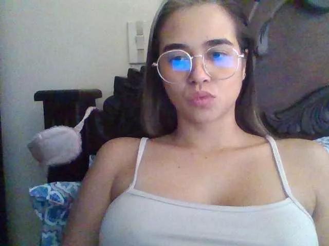 trianabell from BongaCams is Freechat