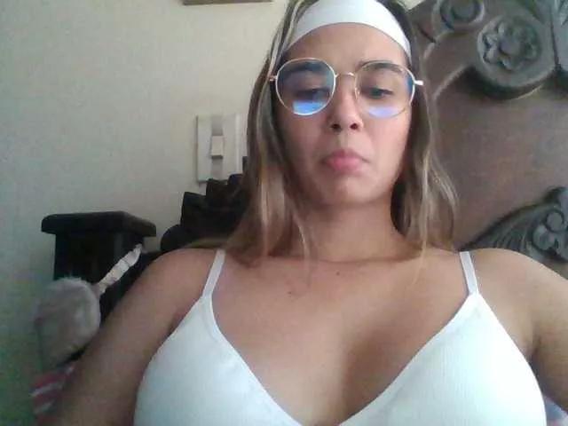trianabell from BongaCams is Freechat