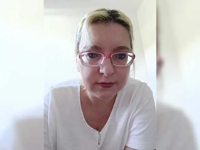Vika211 from BongaCams is Freechat