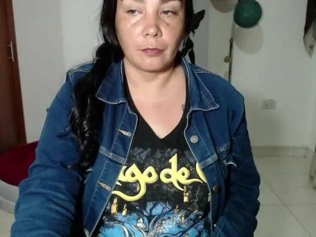 Vivian-milf-paint from BongaCams