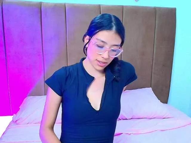 XdoomiilypaX from BongaCams