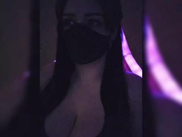 YennSI from BongaCams