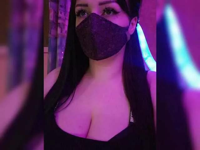 YennSI from BongaCams