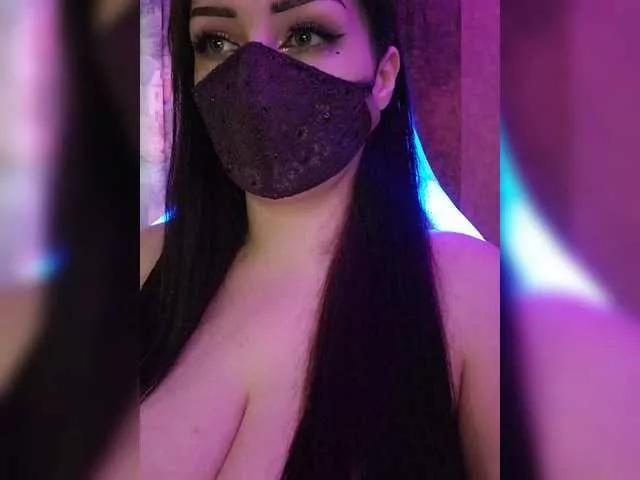YennSI from BongaCams