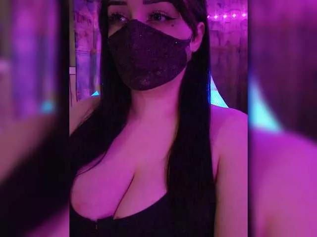 YennSI from BongaCams