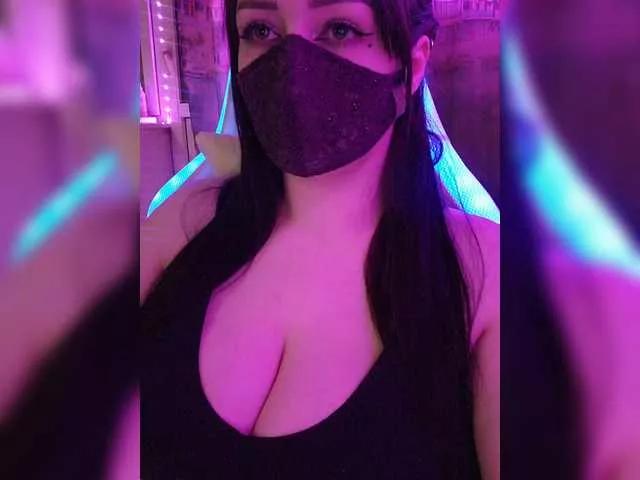 YennSI from BongaCams
