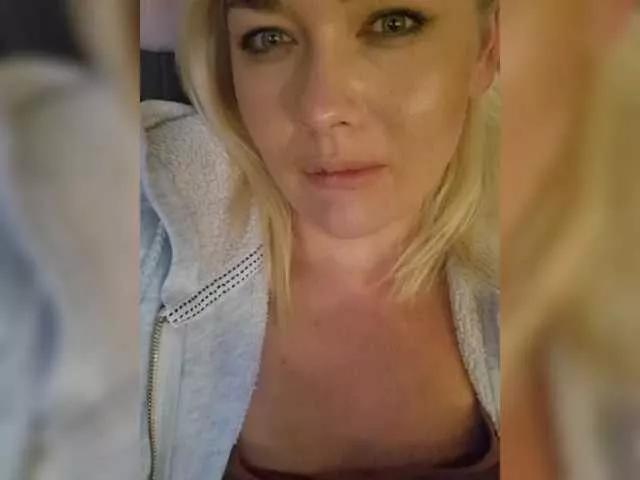 Yesenia-1 from BongaCams