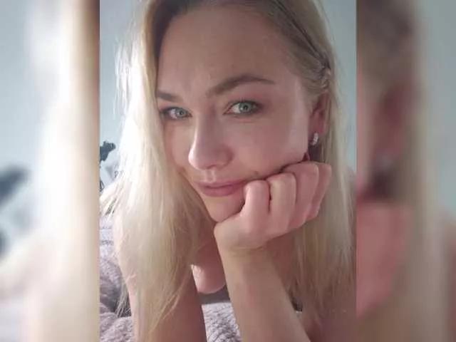 Yesenia-1 from BongaCams