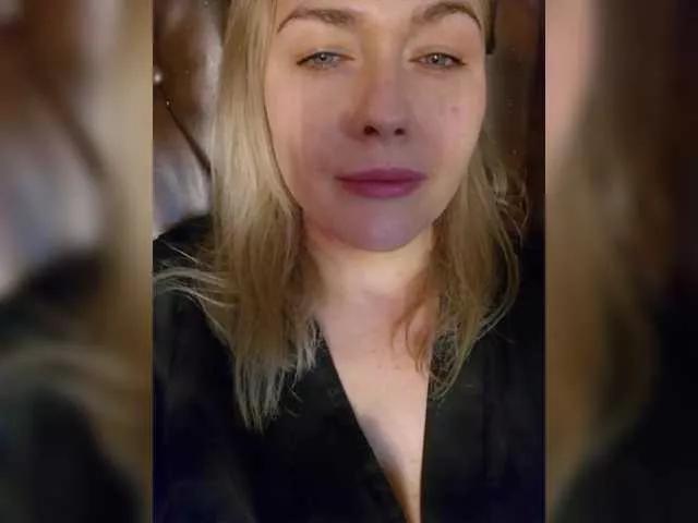 Yesenia-1 from BongaCams