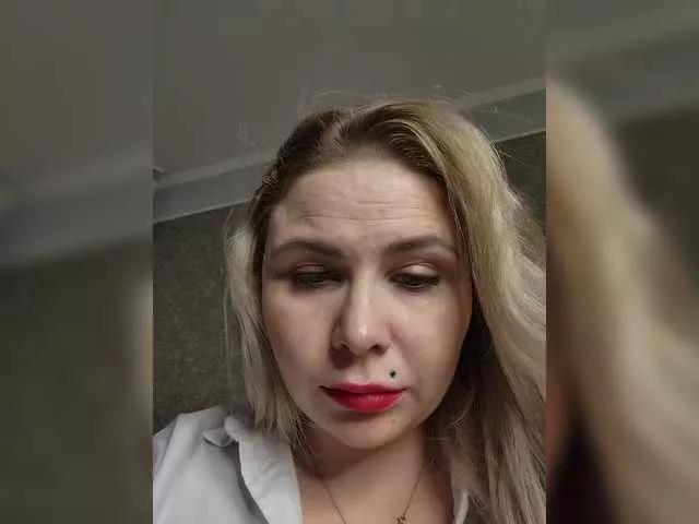 YourFunnyBlondiee from BongaCams is Freechat